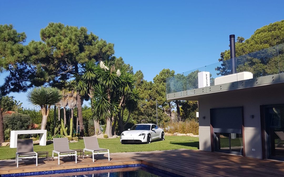 Porta da Frente Christie’s recebe novo Porsche Taycan em iniciativa única